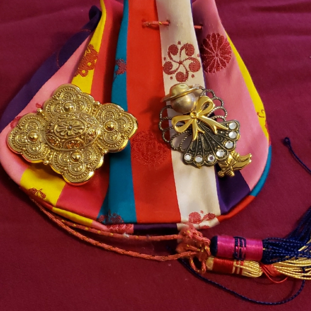 Two Gold tone brooches